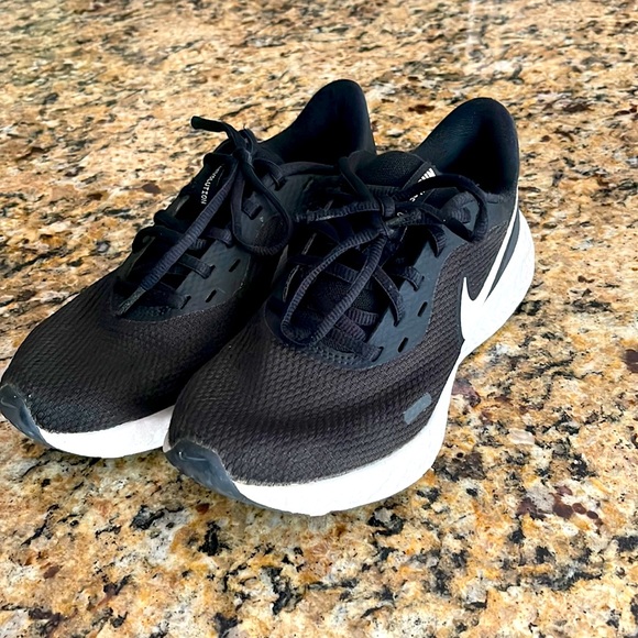 Nike Shoes - Nike Revolution Sneakers